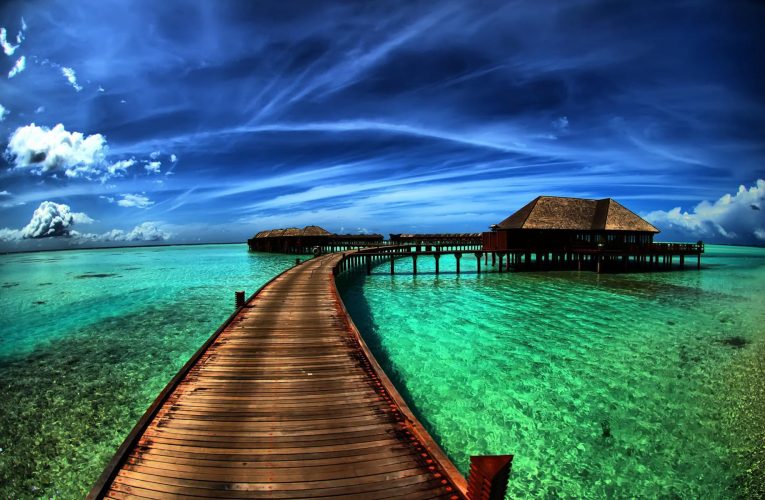 FULL SCREEN SCALING BACKGROUND CENTERED IMAGE W/- JQUERY
